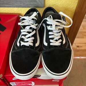 men’s size 11.5 vans. Gently worn and in great condition